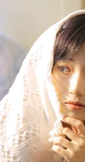 清纯可人粉色肩带连衣裙少女居家悠闲写真美照