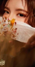 女歌手戴燕妮尝试优雅，豪迈多重风格复古写真图片