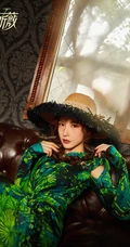 女歌手戴燕妮尝试优雅，豪迈多重风格复古写真图片
