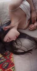 温柔可人肩带睡裙女生Shika小鹿鹿唯美室内写真图集