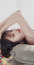 温柔可人肩带睡裙女生Shika小鹿鹿唯美室内写真图集