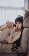 温柔可人肩带睡裙女生Shika小鹿鹿唯美室内写真图集