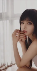 温柔可人肩带睡裙女生Shika小鹿鹿唯美室内写真图集