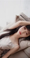 温柔可人肩带睡裙女生Shika小鹿鹿唯美室内写真图集