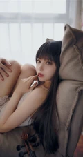 温柔可人肩带睡裙女生Shika小鹿鹿唯美室内写真图集