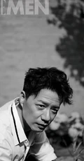 段奕宏时尚杂志大片，和艺术雕塑合照，创意十足