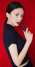 金晨手拿口红高清气质代言写真大图