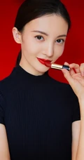 金晨手拿口红高清气质代言写真大图