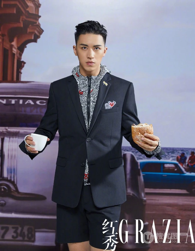 啥都别说，帅就完了，许魏洲多套服饰登杂志帅气写真