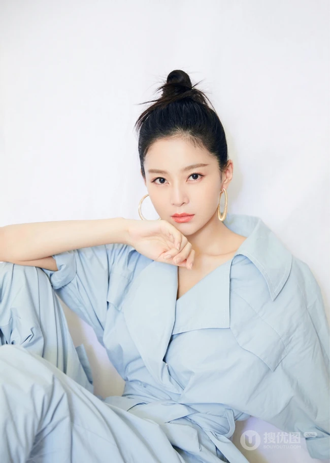 山东女明星王媛可连衣裤装清爽写真照