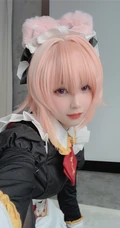 还原度蛮高的气质可爱萌妹cos阿斯托尔福女仆制服装扮写真图集