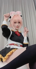 还原度蛮高的气质可爱萌妹cos阿斯托尔福女仆制服装扮写真图集