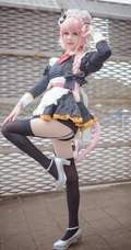 还原度蛮高的气质可爱萌妹cos阿斯托尔福女仆制服装扮写真图集