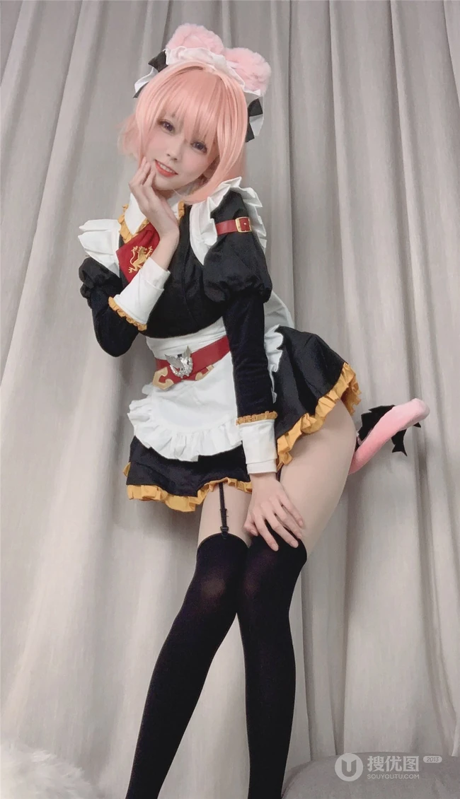 还原度蛮高的气质可爱萌妹cos阿斯托尔福女仆制服装扮写真图集