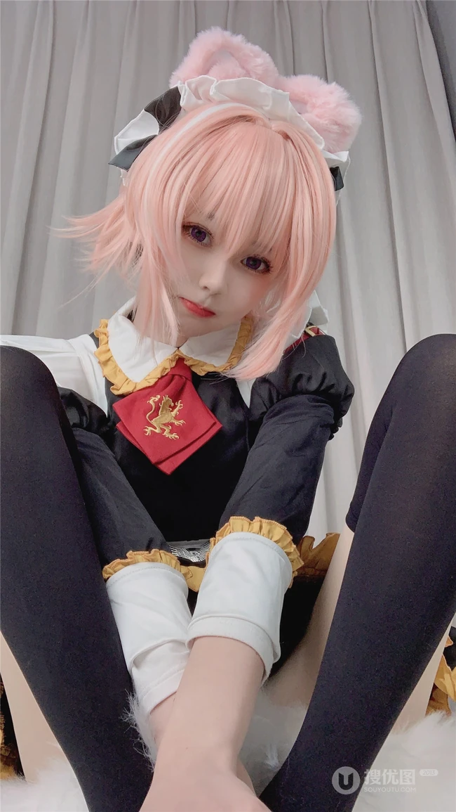 还原度蛮高的气质可爱萌妹cos阿斯托尔福女仆制服装扮写真图集