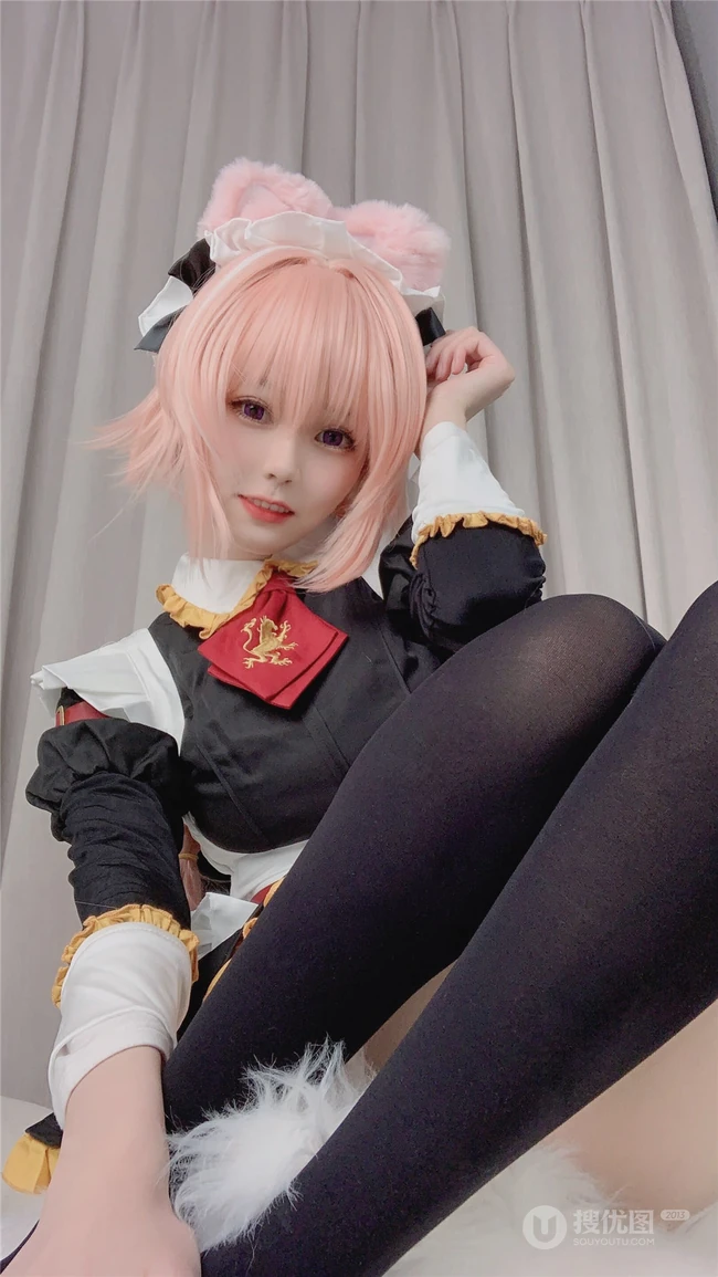 还原度蛮高的气质可爱萌妹cos阿斯托尔福女仆制服装扮写真图集