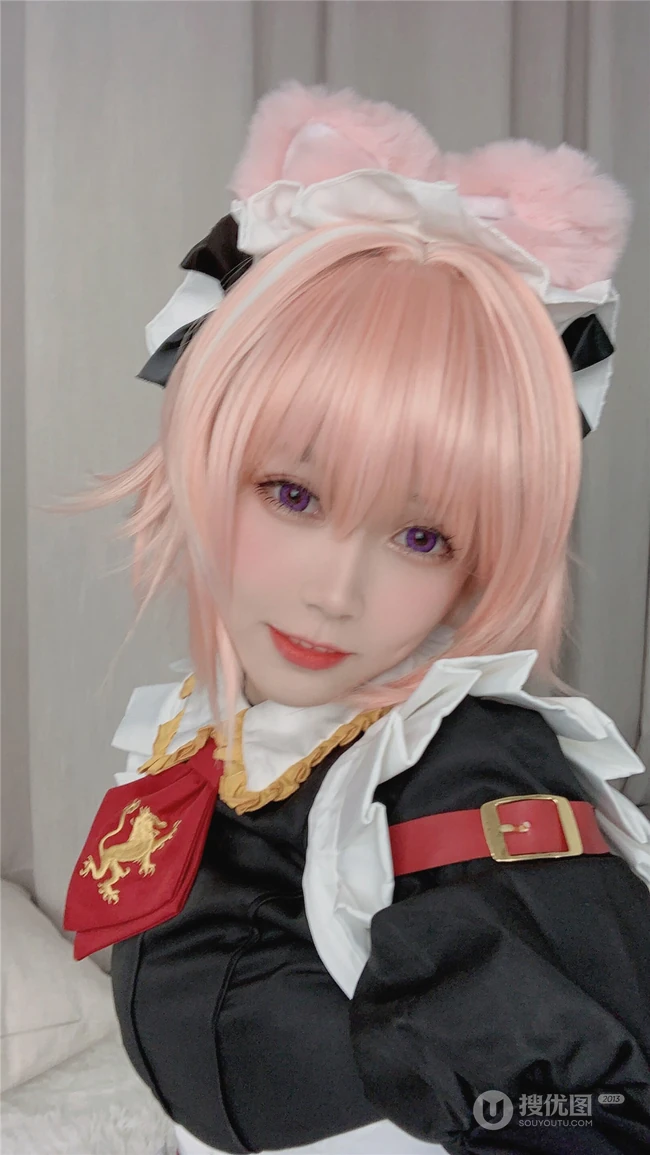 还原度蛮高的气质可爱萌妹cos阿斯托尔福女仆制服装扮写真图集