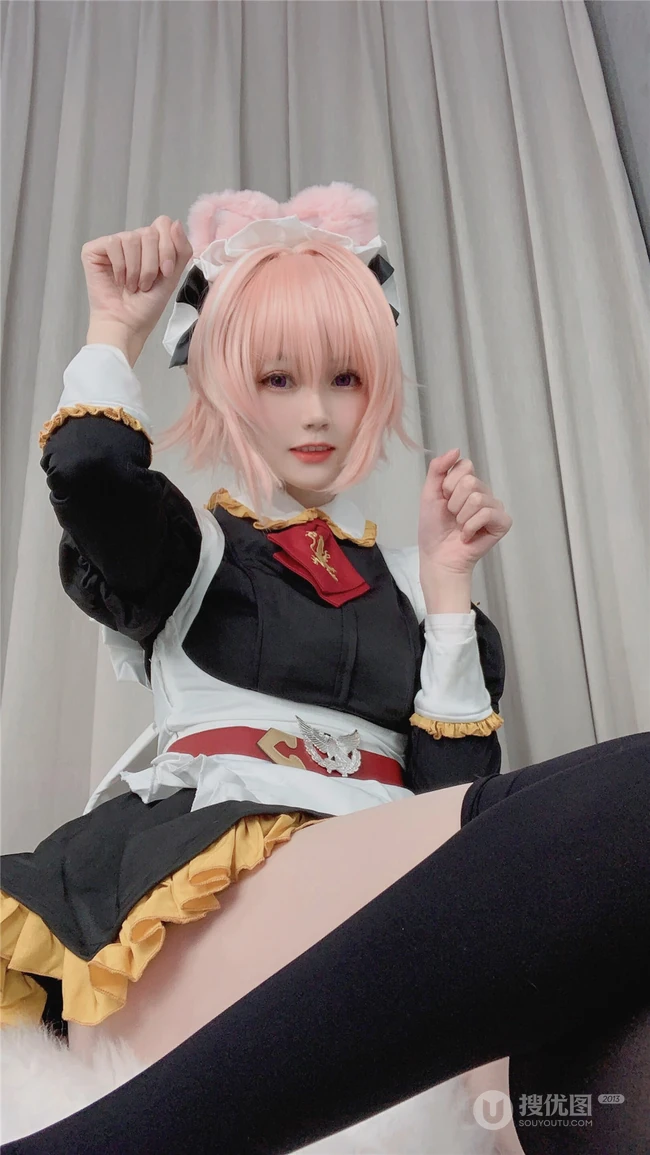 还原度蛮高的气质可爱萌妹cos阿斯托尔福女仆制服装扮写真图集