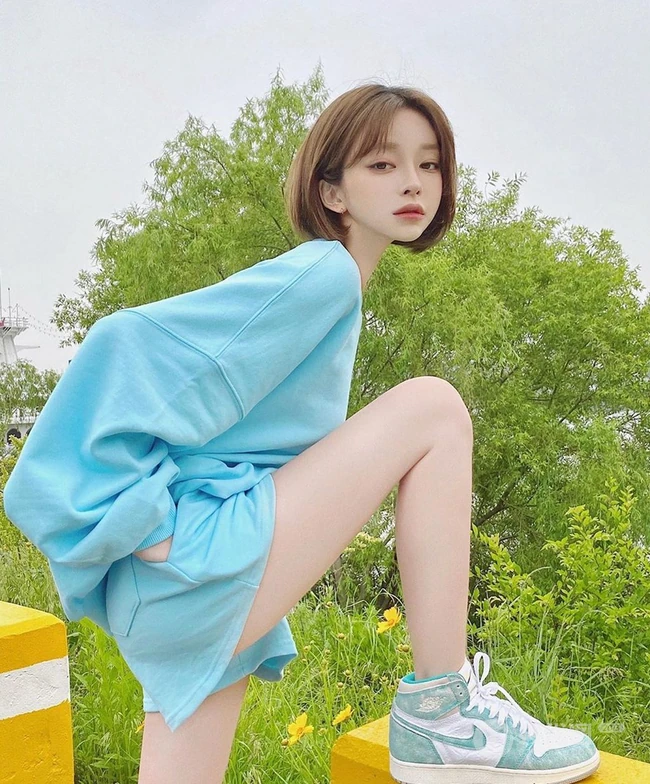 洋气减龄到锁骨的网红发型，适合乖巧俏皮小脸女生的刘海短发发型图片 第4张