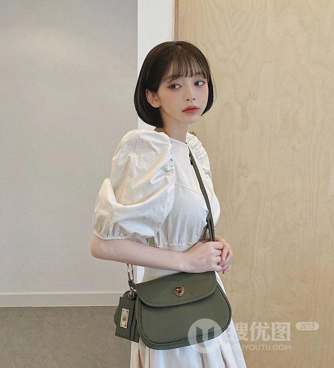 洋气减龄到锁骨的网红发型，适合乖巧俏皮小脸女生的刘海短发发型图片 第16张