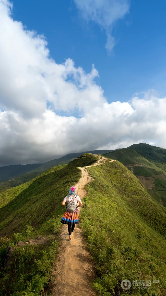 山顶小路等风景高清手机壁纸，走在上面一定心旷神怡。
