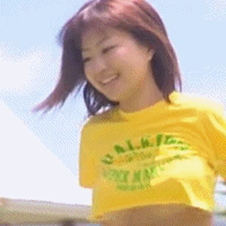 律动感很强，这妹子跑起来真是太好看了，女生跑步动态图