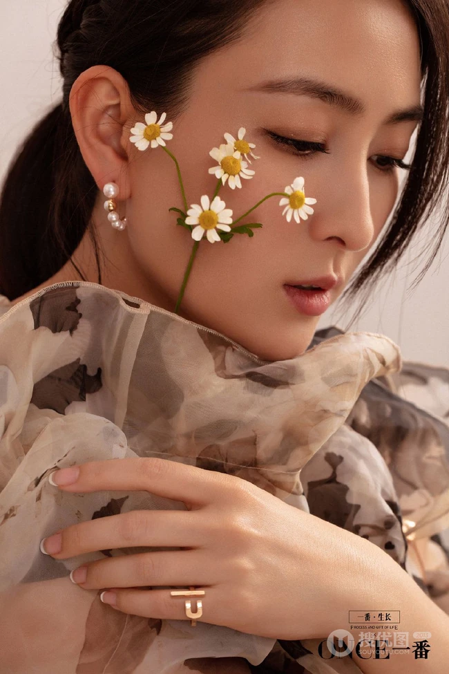 马苏清新淡雅花裙现身户外小树林唯美森系写真图集