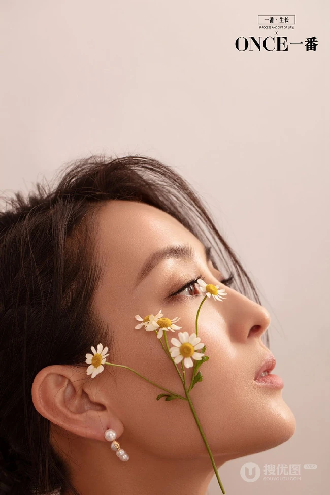 马苏清新淡雅花裙现身户外小树林唯美森系写真图集