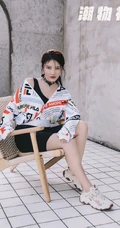 徐冬冬短裤系列街拍登杂志少女心满满写真图集