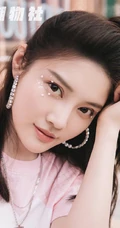 徐冬冬短裤系列街拍登杂志少女心满满写真图集