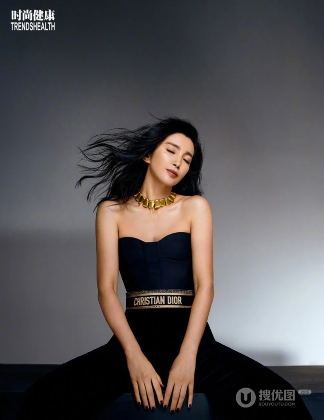 李冰冰气质礼裙装玩击剑运动酷美杂志写真图片