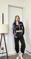 李小璐晒嘻哈风格穿搭自拍美照，挑战脏辫发型，少女心满满