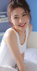 笑容甜美的酒窝女孩，白背心睡裤穿搭居家室内清爽动人写真美照