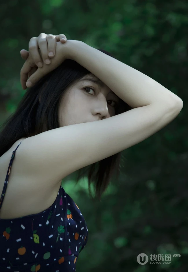 高圆圆最新唯美夏日森系写真大片