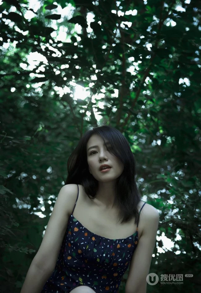 高圆圆最新唯美夏日森系写真大片