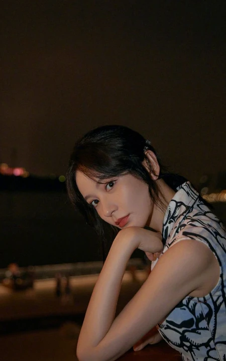 女演员施诗加州天空系列长裙夏日暮色写真大片