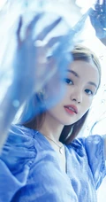 网络红人，微博气质女生林小宅晒轻纱篮裙盖头上写真美照