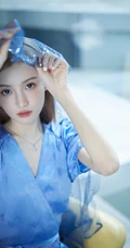 网络红人，微博气质女生林小宅晒轻纱篮裙盖头上写真美照