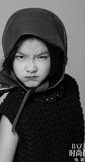 《隐秘的角落》普普扮演者，10岁小女孩王圣迪黑白写真杂志大片