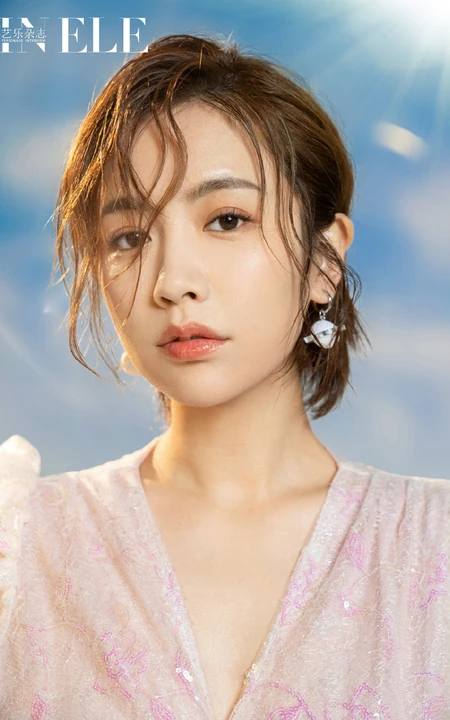 眼神会说话的山东女演员李春嫒百变气质写真杂志大片