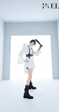蔡卓宜高扎染色马尾酷感十足白裙高跟写真杂志图片