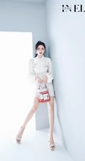 蔡卓宜高扎染色马尾酷感十足白裙高跟写真杂志图片