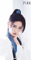 蔡卓宜高扎染色马尾酷感十足白裙高跟写真杂志图片