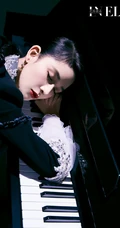黑白琴键前的蔡卓宜梦幻文艺超美写真图集