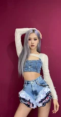 rose朴彩英气质时尚个性牛仔裙装扮写真图片