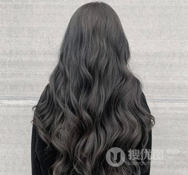 适合长发女生的大波浪卷发发型，16张气质好看的的波浪卷发型图片欣赏 第9张