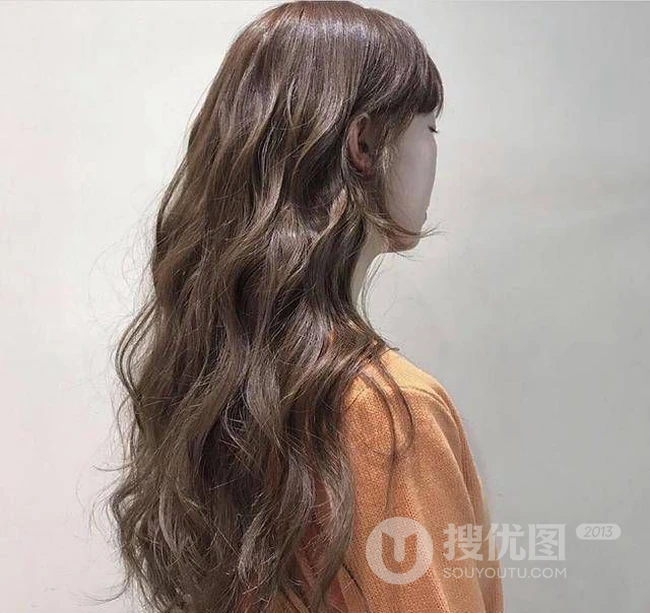 适合长发女生的大波浪卷发发型，16张气质好看的的波浪卷发型图片欣赏 第7张