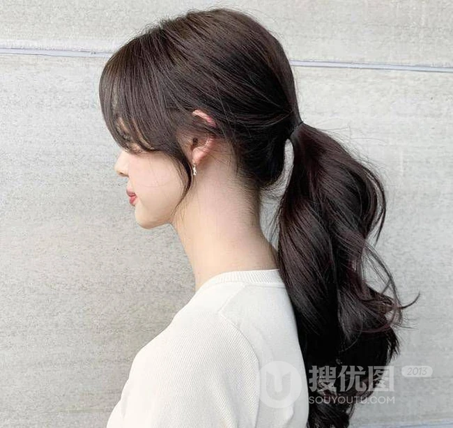 适合长发女生的大波浪卷发发型，16张气质好看的的波浪卷发型图片欣赏 第4张