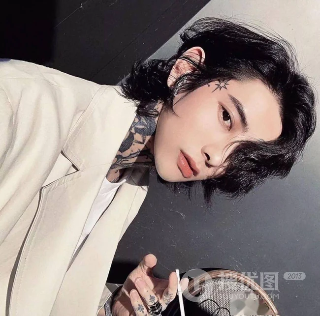 韩式男生短发发型，微卷，边分，露耳朵的帅气有型韩式男生短发图片 第16张