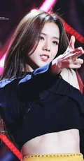 女子演唱组合BLACKPINK成员金智秀清新写真，舞台照图集